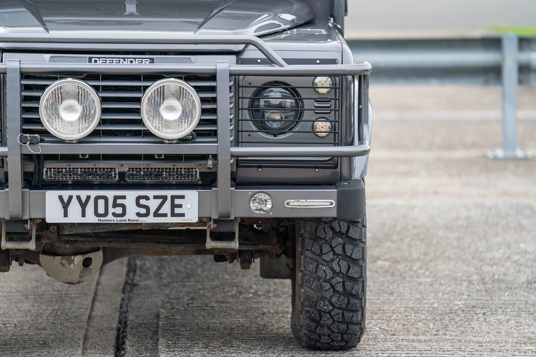 2005 Land Rover Defender 110 - Image 21 of 31