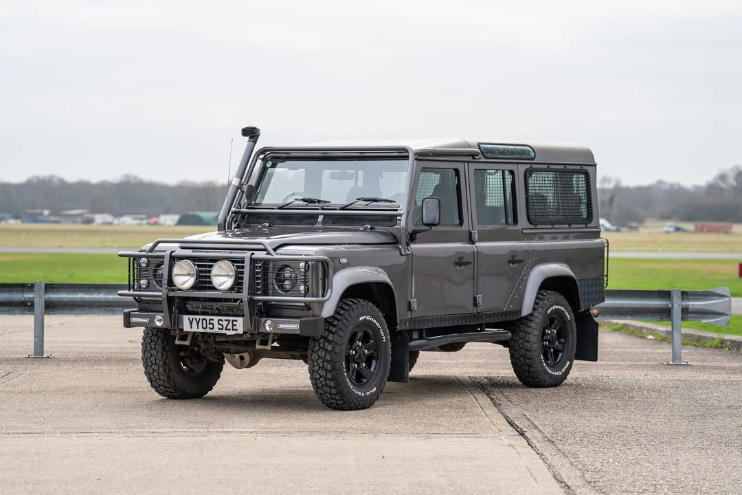 2005 Land Rover Defender 110 - Image 11 of 31