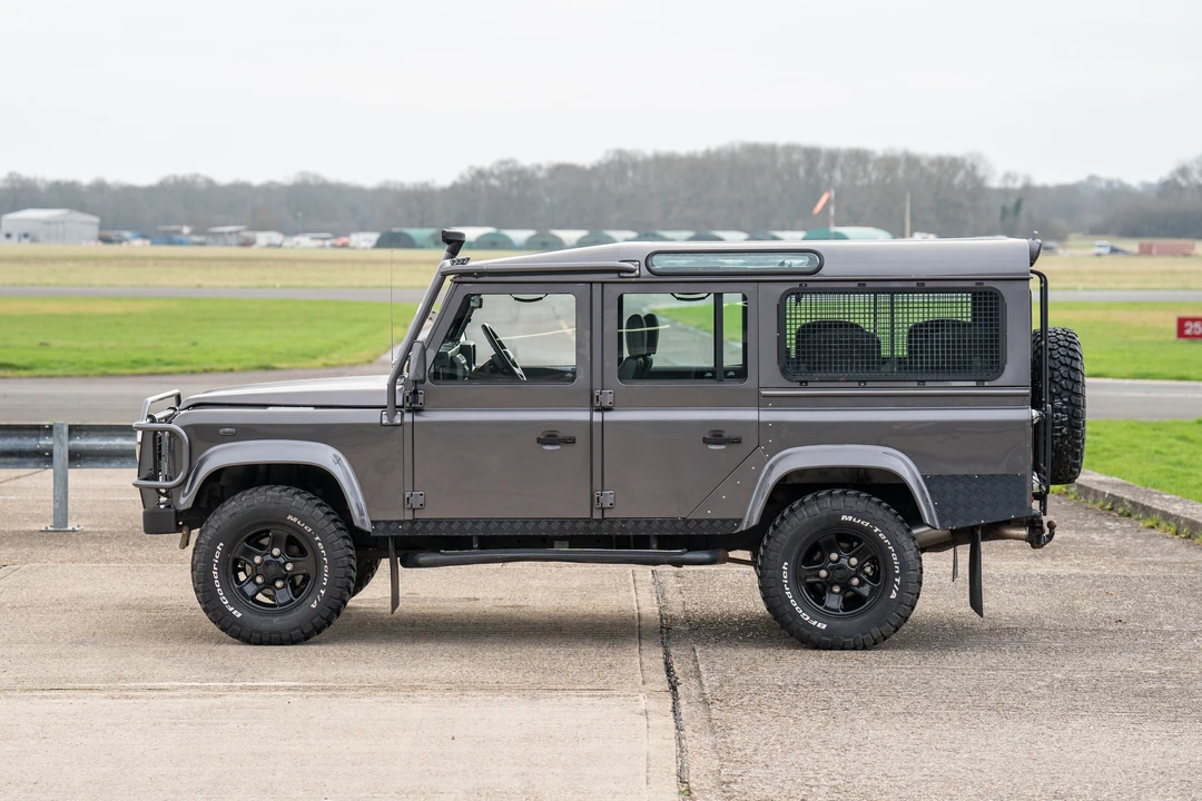 2005 Land Rover Defender 110 - Image 10 of 31
