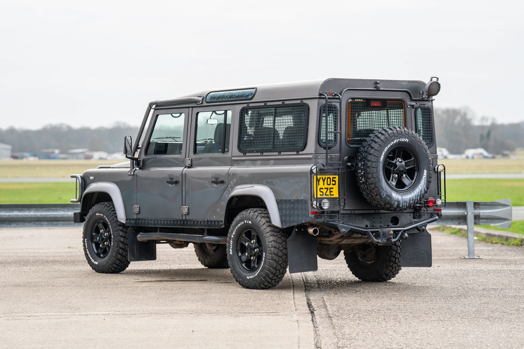 2005 Land Rover Defender 110 - Image 17 of 31