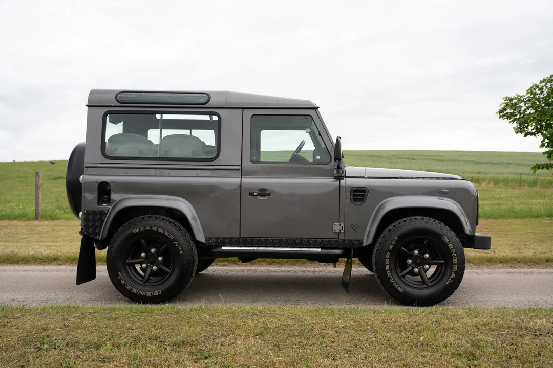 2005 Land Rover Defender 90 - Image 6 of 31