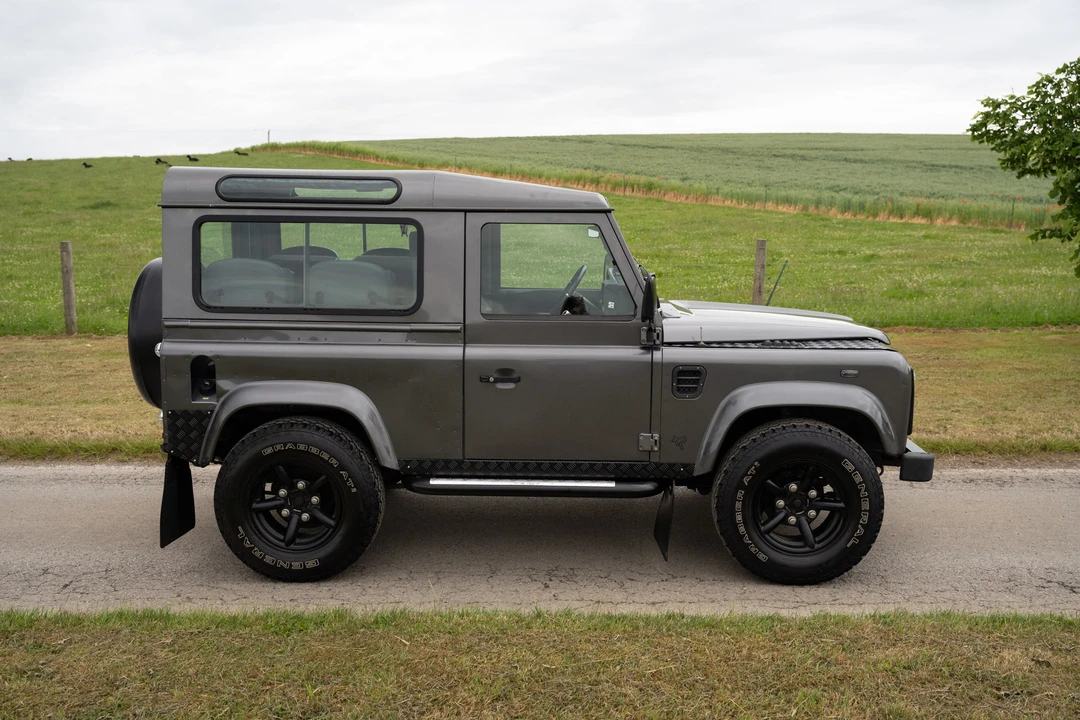 2005 Land Rover Defender 90 - Image 10 of 31