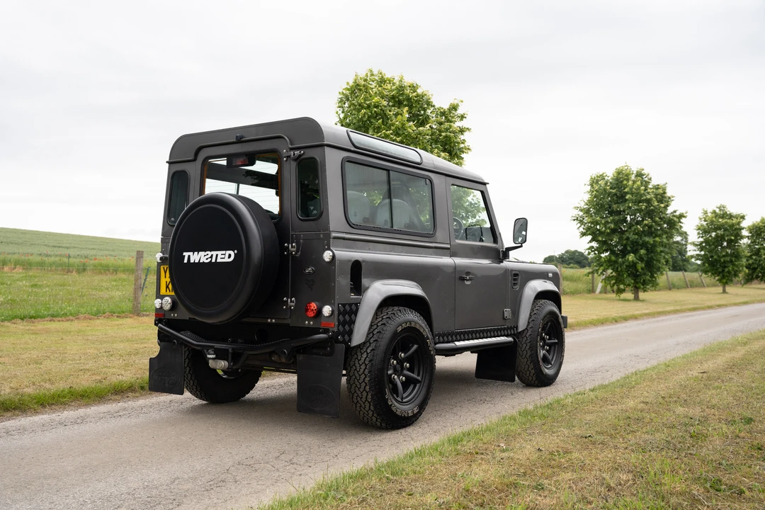 2005 Land Rover Defender 90 - Image 9 of 31