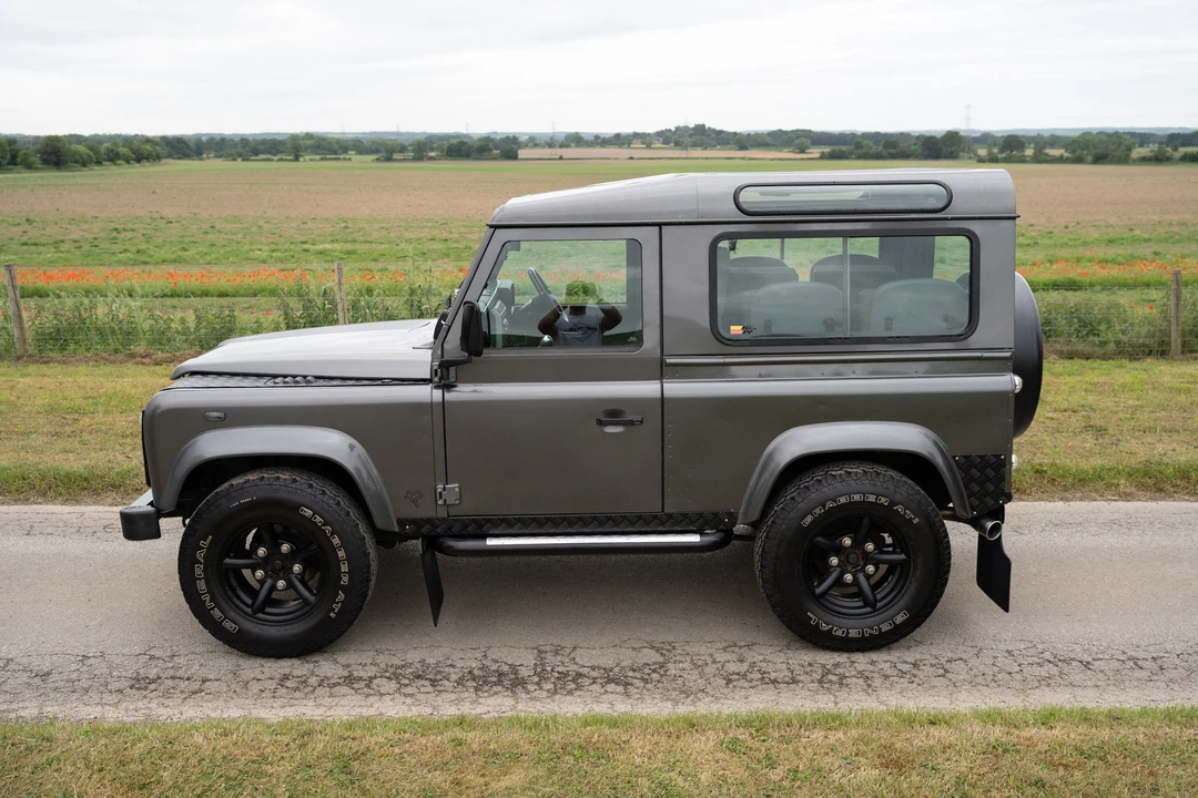 2005 Land Rover Defender 90 - Image 16 of 31