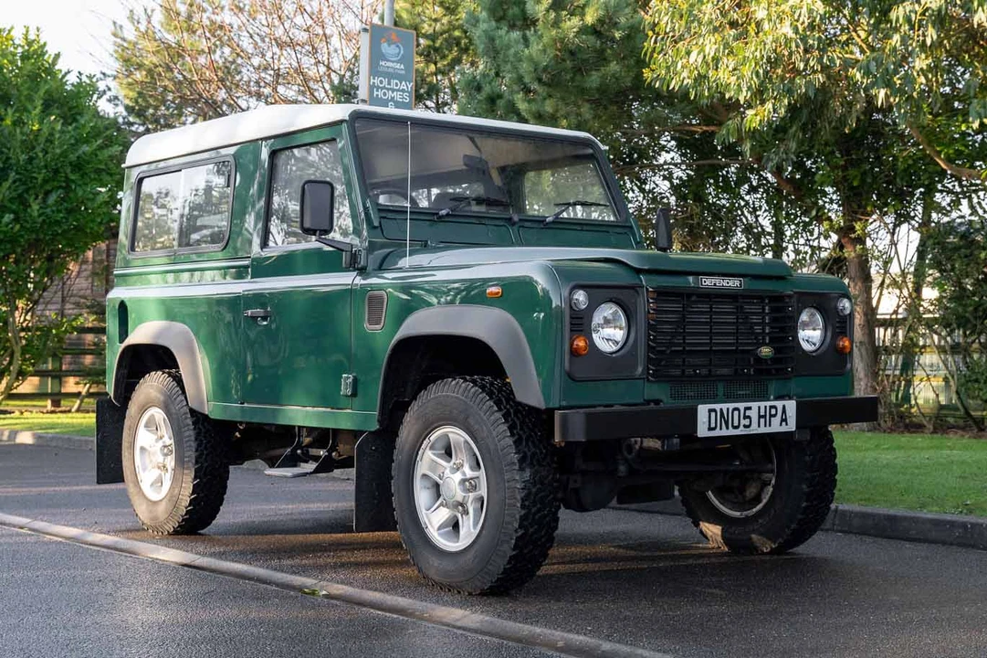 2005 Land Rover Defender 90 - Image 2 of 31