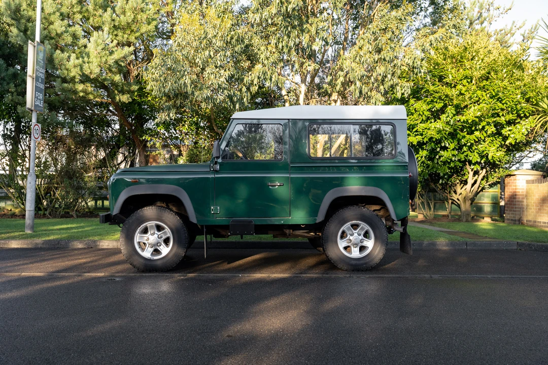 2005 Land Rover Defender 90 - Image 11 of 31