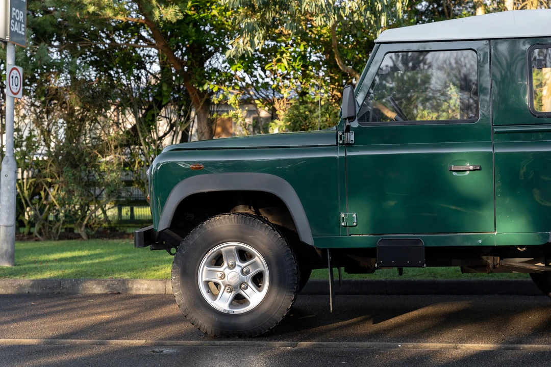 2005 Land Rover Defender 90 - Image 20 of 31