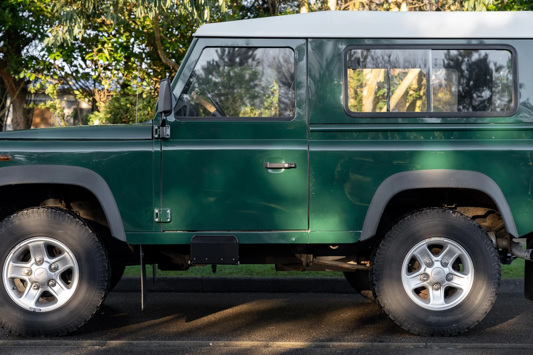 2005 Land Rover Defender 90 - Image 21 of 31