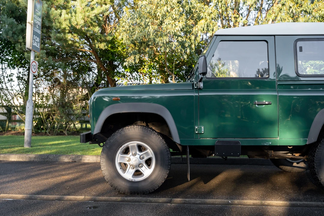 2005 Land Rover Defender 90 - Image 23 of 31