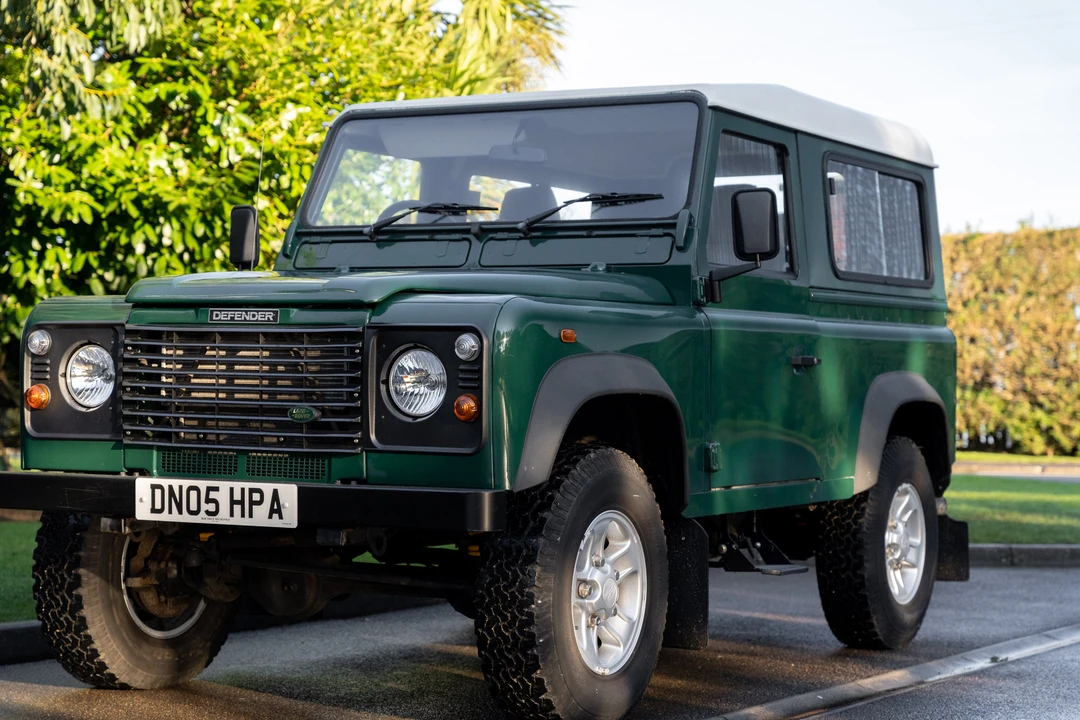 2005 Land Rover Defender 90 - Image 19 of 31