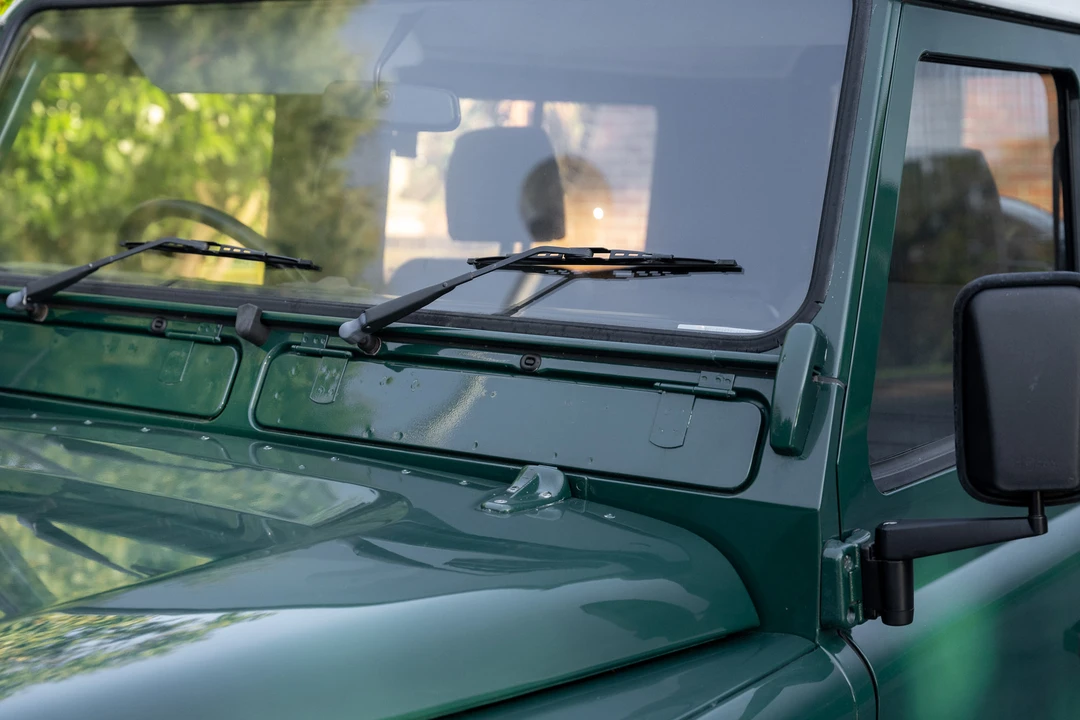 2005 Land Rover Defender 90 - Image 24 of 31