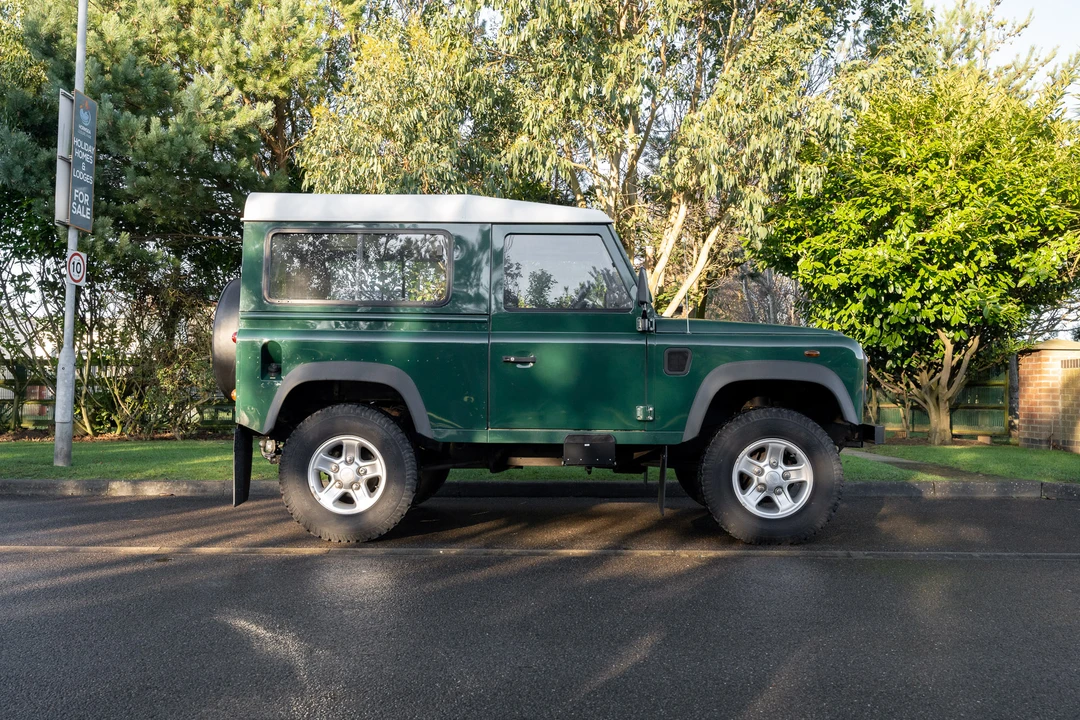 2005 Land Rover Defender 90 - Image 9 of 31