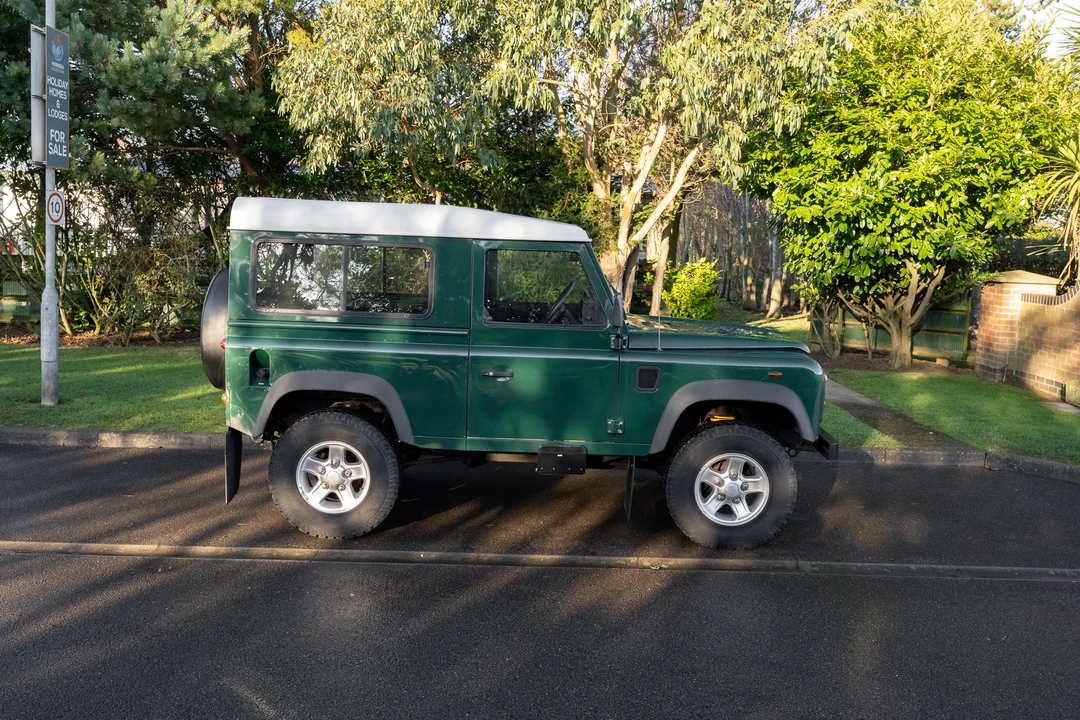 2005 Land Rover Defender 90 - Image 16 of 31