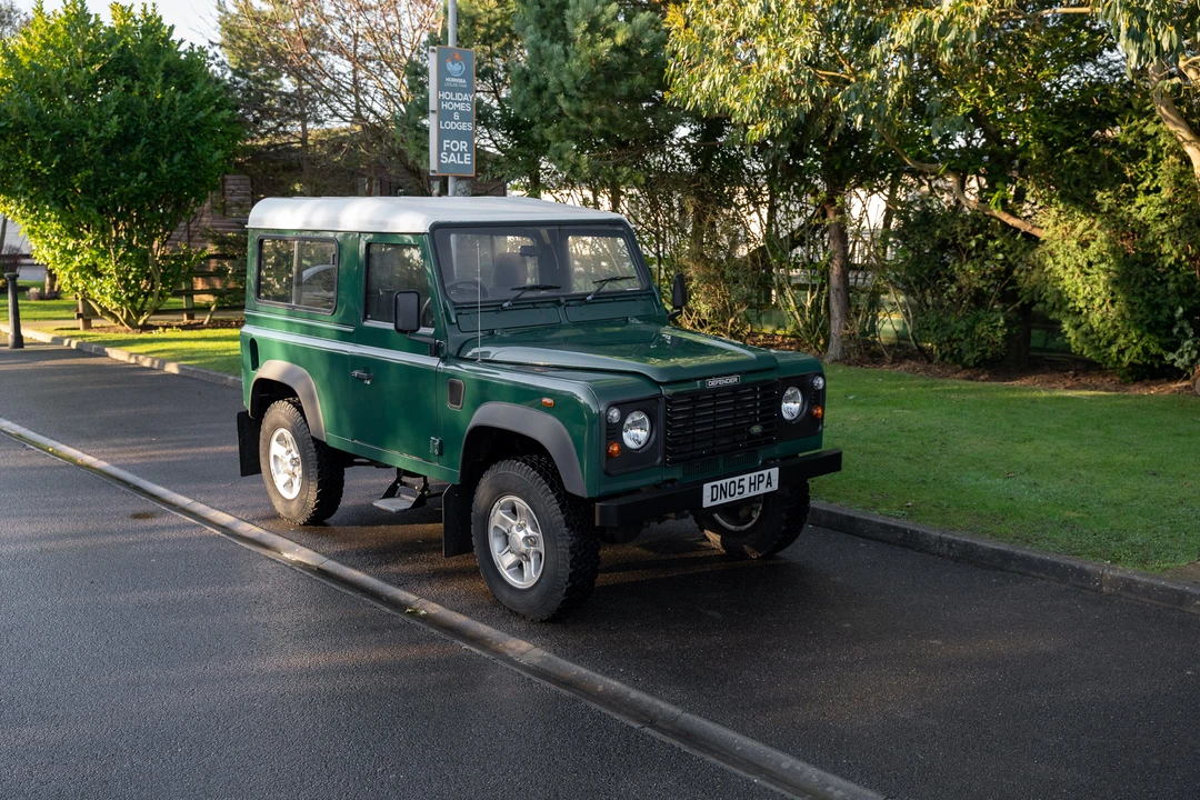 2005 Land Rover Defender 90 - Image 10 of 31
