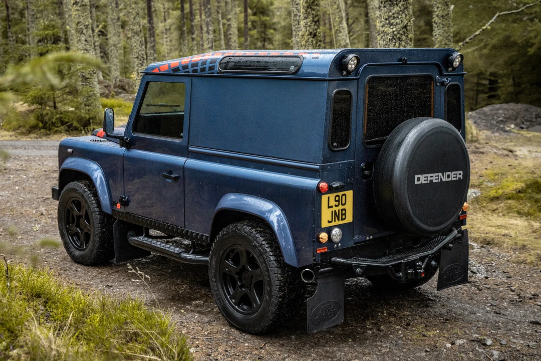 2005 Land Rover Defender 90 - Image 6 of 31