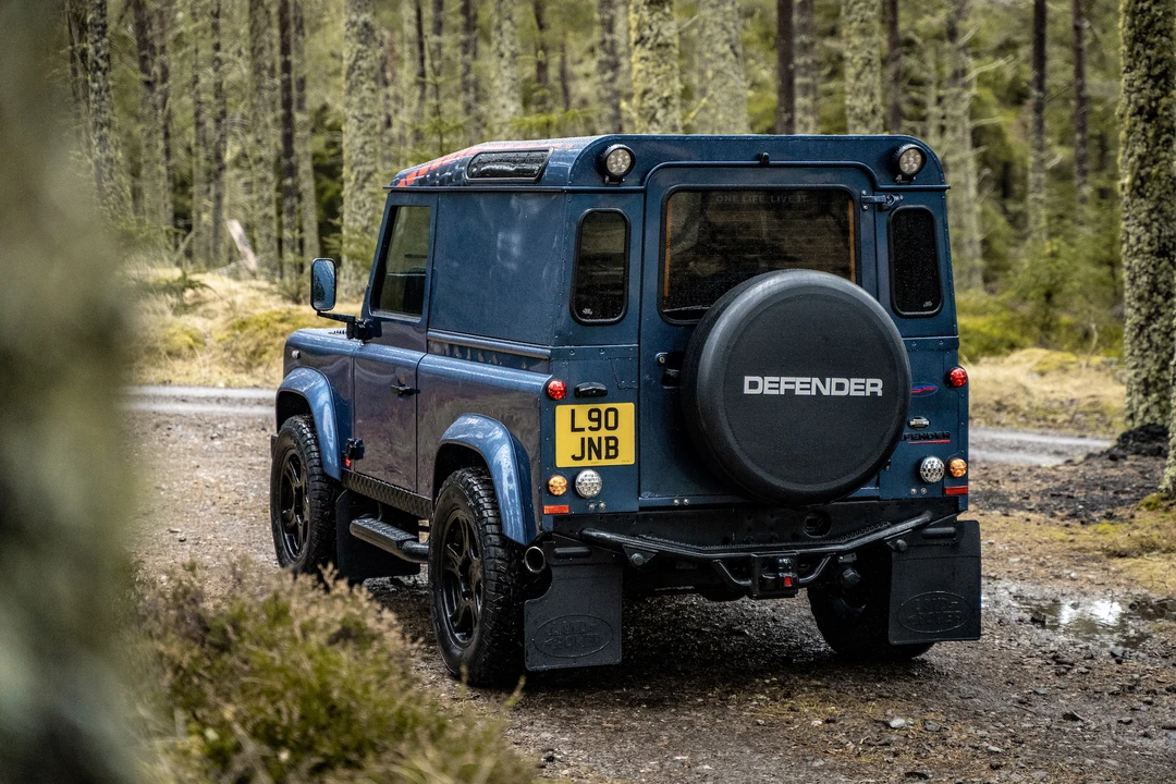 2005 Land Rover Defender 90 - Image 15 of 31