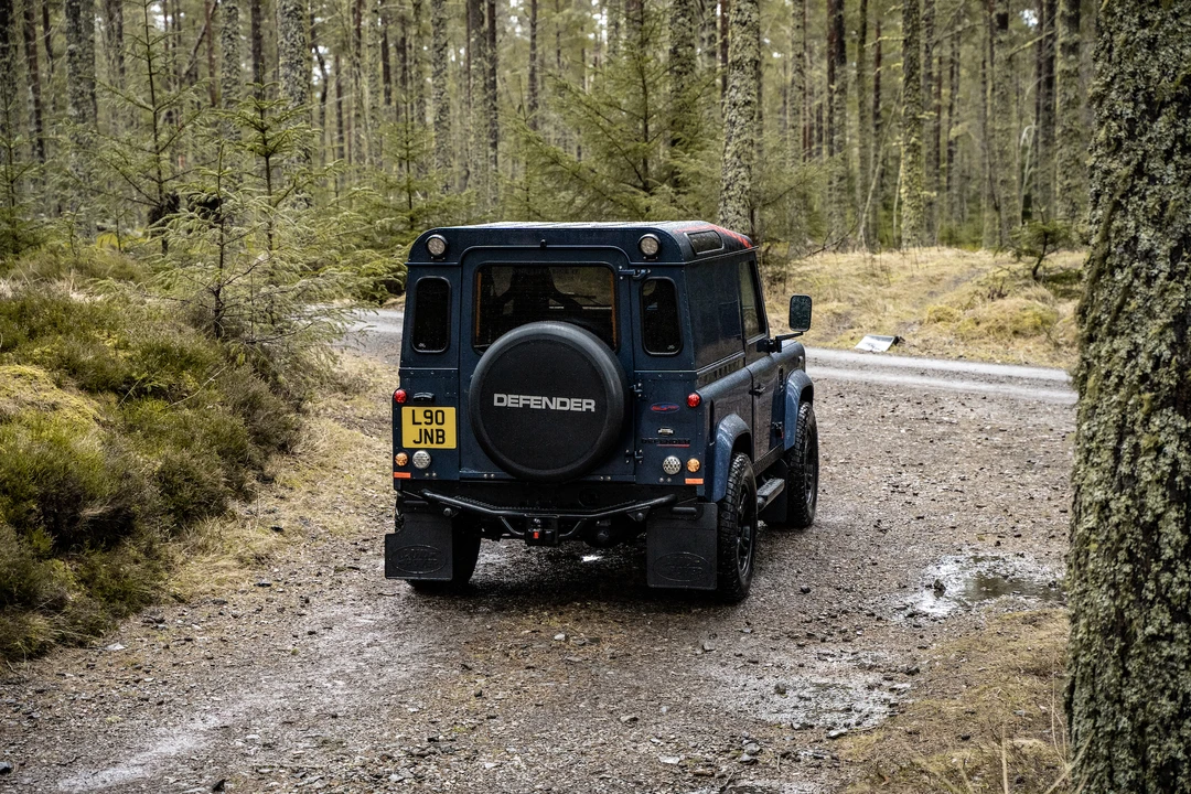 2005 Land Rover Defender 90 - Image 16 of 31