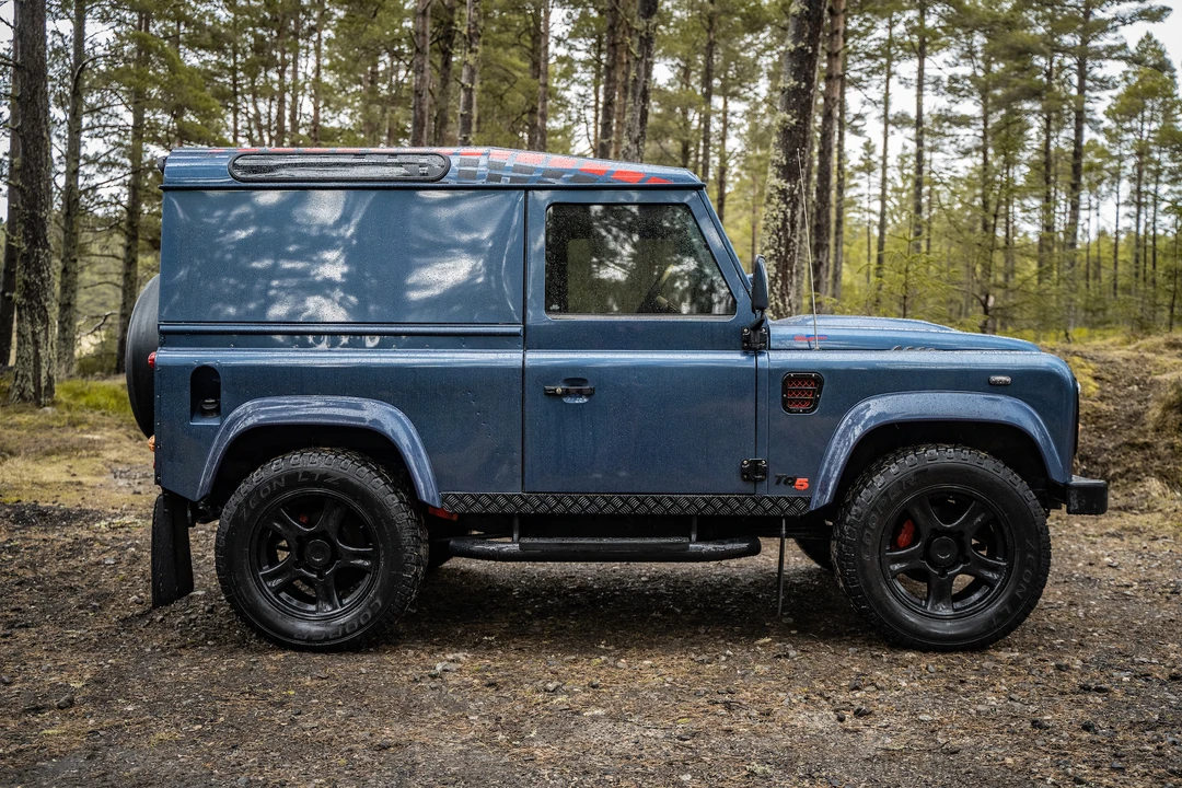 2005 Land Rover Defender 90 - Image 19 of 31
