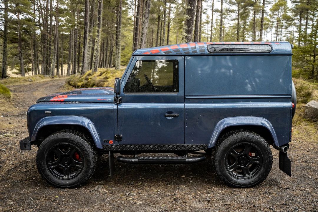 2005 Land Rover Defender 90 - Image 5 of 31