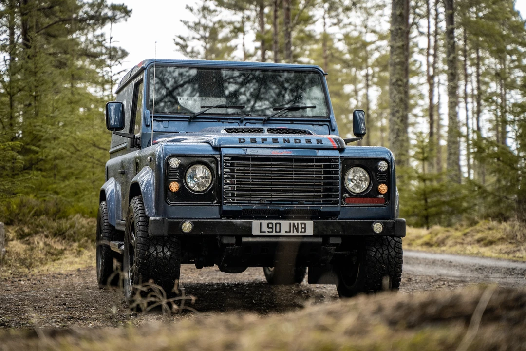 2005 Land Rover Defender 90 - Image 11 of 31
