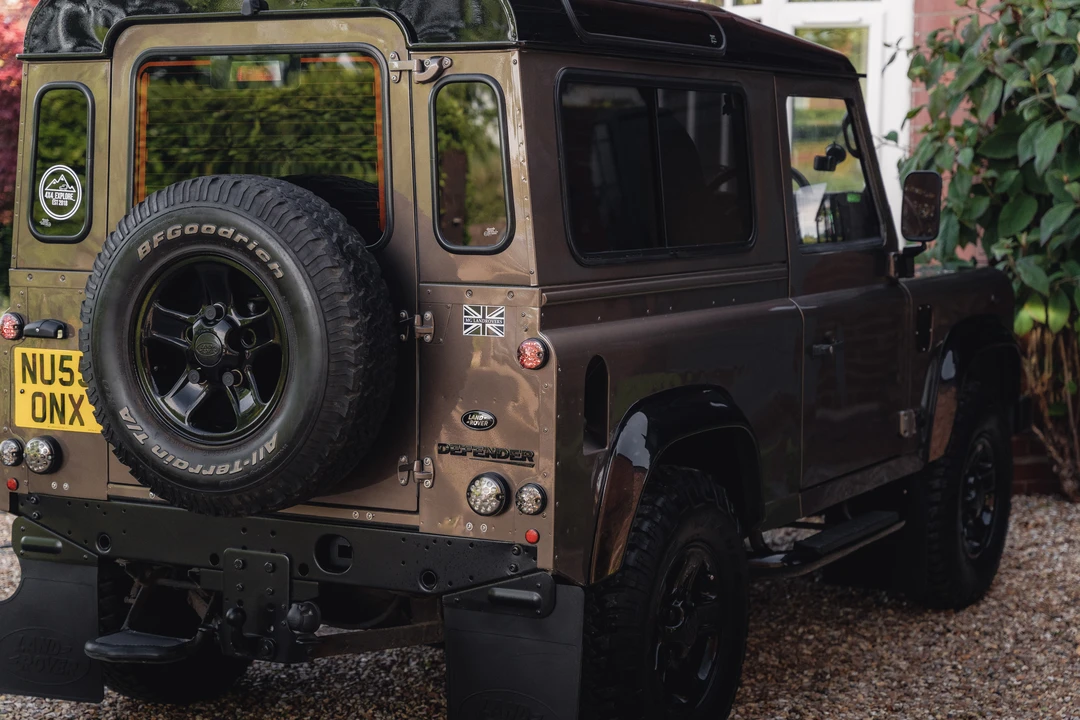 2005 Land Rover Defender 90 - Image 17 of 31