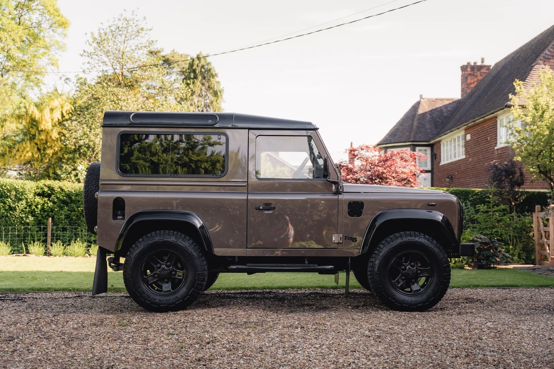 2005 Land Rover Defender 90 - Image 5 of 31