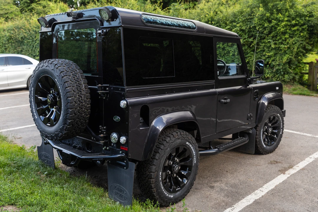 2005 Land Rover Defender 90 - Image 6 of 31
