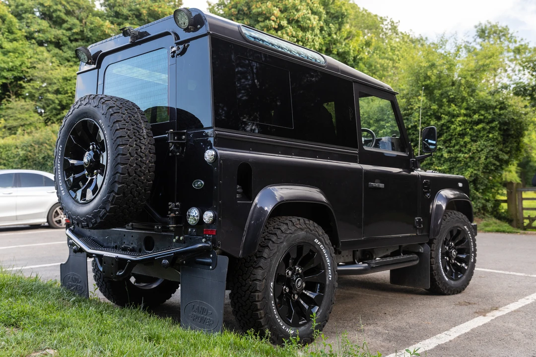 2005 Land Rover Defender 90 - Image 14 of 31