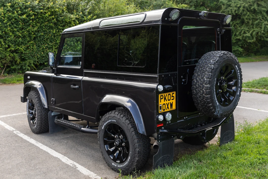 2005 Land Rover Defender 90 - Image 8 of 31