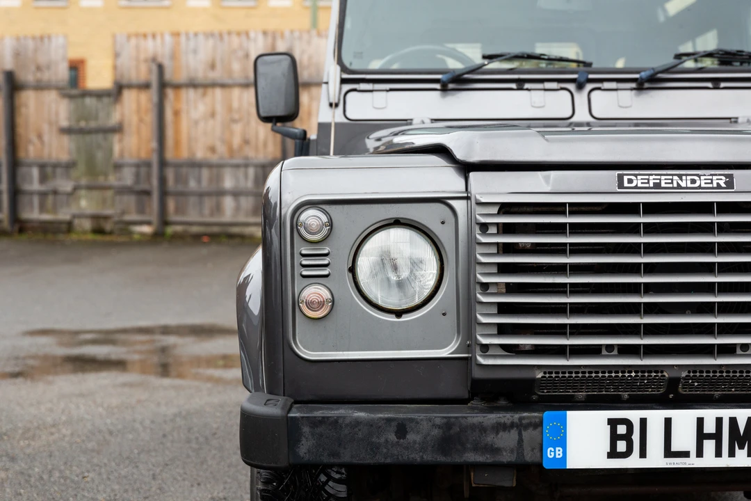 2005 Land Rover Defender 90 - Image 17 of 31