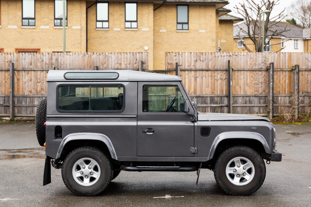 2005 Land Rover Defender 90 - Image 14 of 31