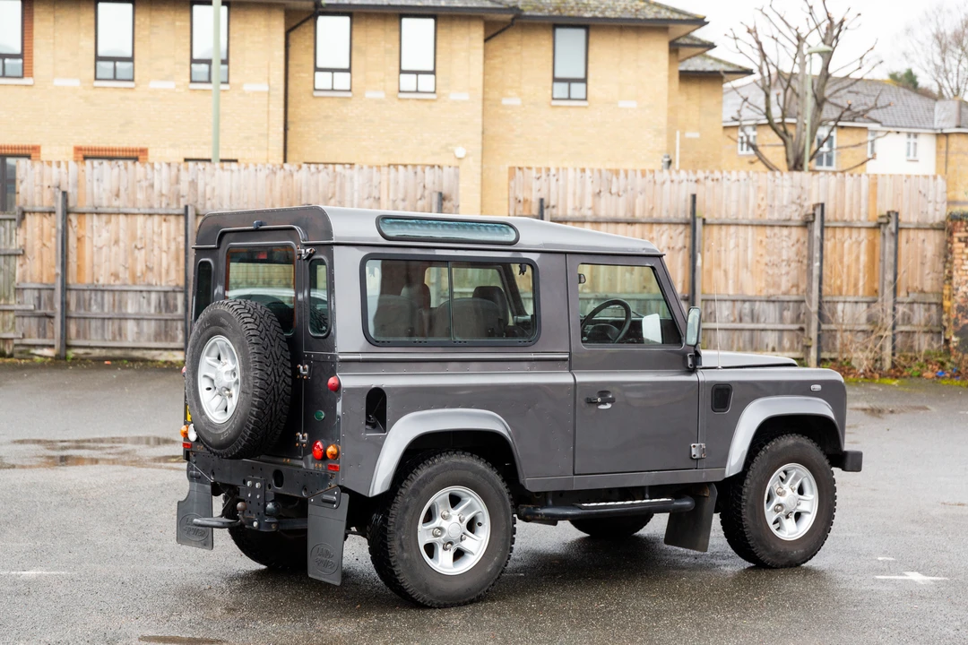 2005 Land Rover Defender 90 - Image 12 of 31