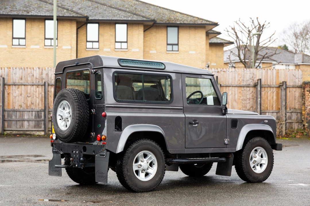 2005 Land Rover Defender 90 - Image 13 of 31