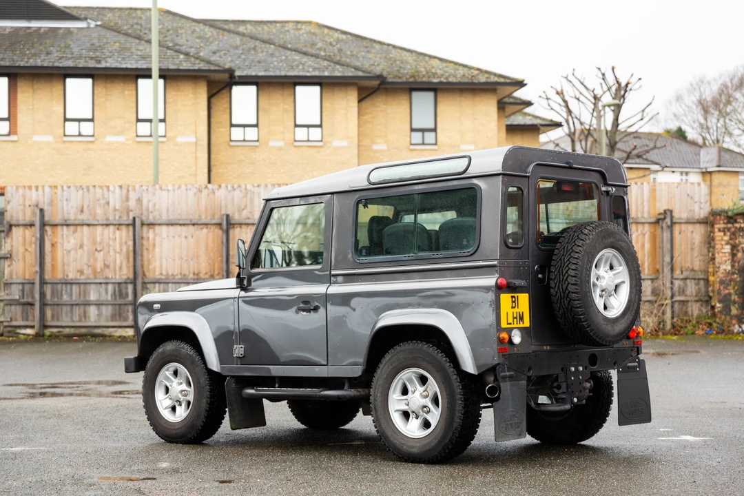 2005 Land Rover Defender 90 - Image 10 of 31