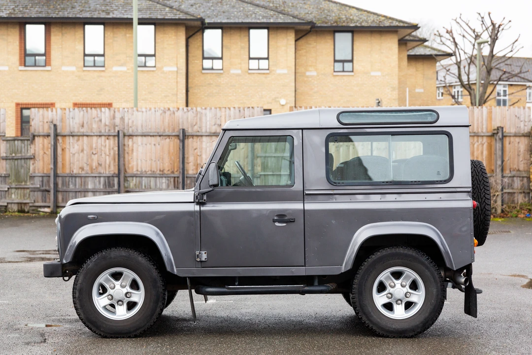 2005 Land Rover Defender 90 - Image 8 of 31