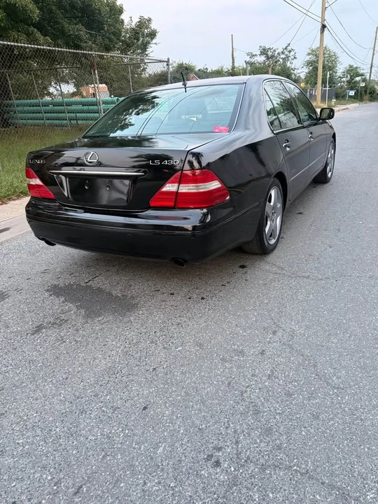 2005 Lexus LS 3rd Gen - Image 12 of 20