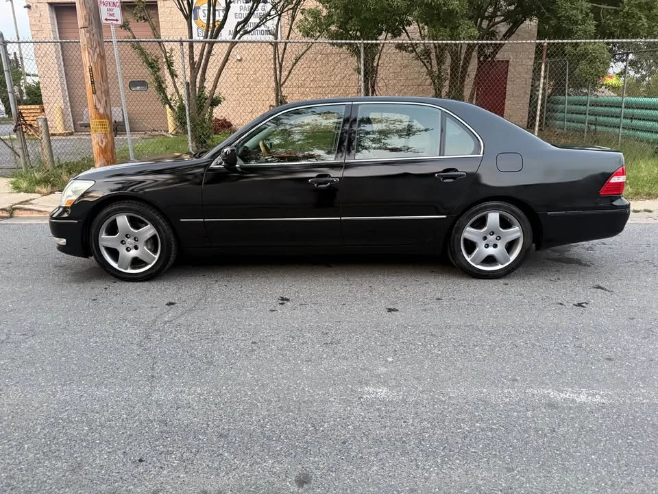 2005 Lexus LS 3rd Gen - Image 5 of 20