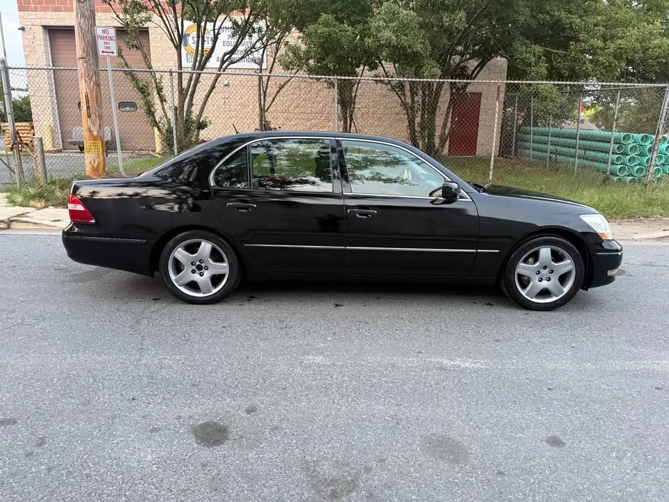 2005 Lexus LS 3rd Gen - Image 10 of 20