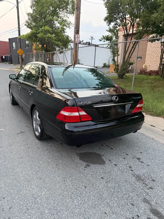 2005 Lexus LS 3rd Gen - Image 19 of 20