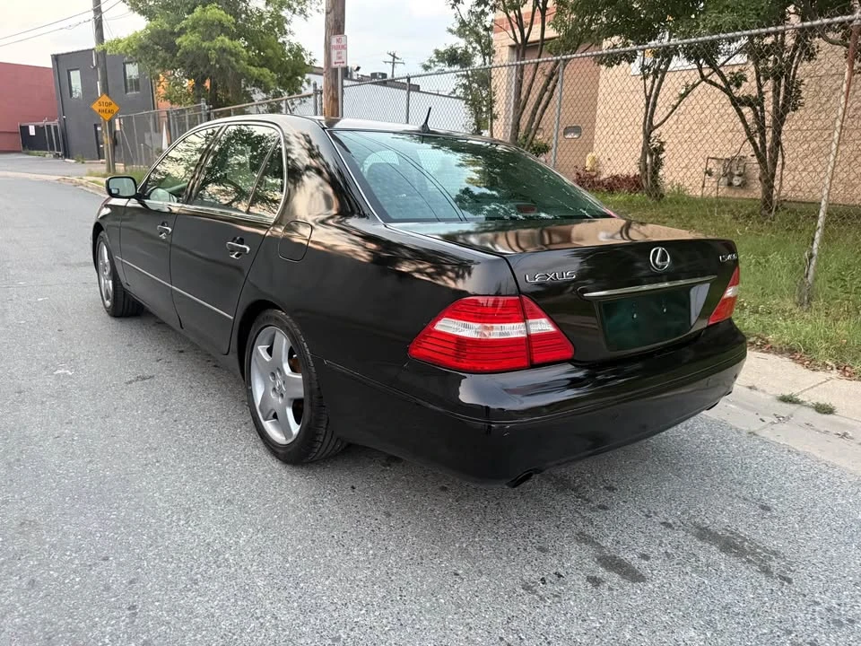 2005 Lexus LS 3rd Gen - Image 18 of 20