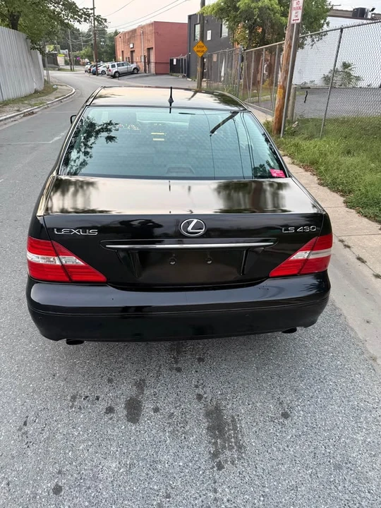 2005 Lexus LS 3rd Gen - Image 13 of 20