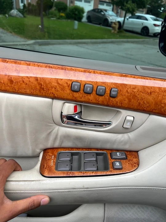2005 Lexus LS 3rd Gen - Image 3 of 11