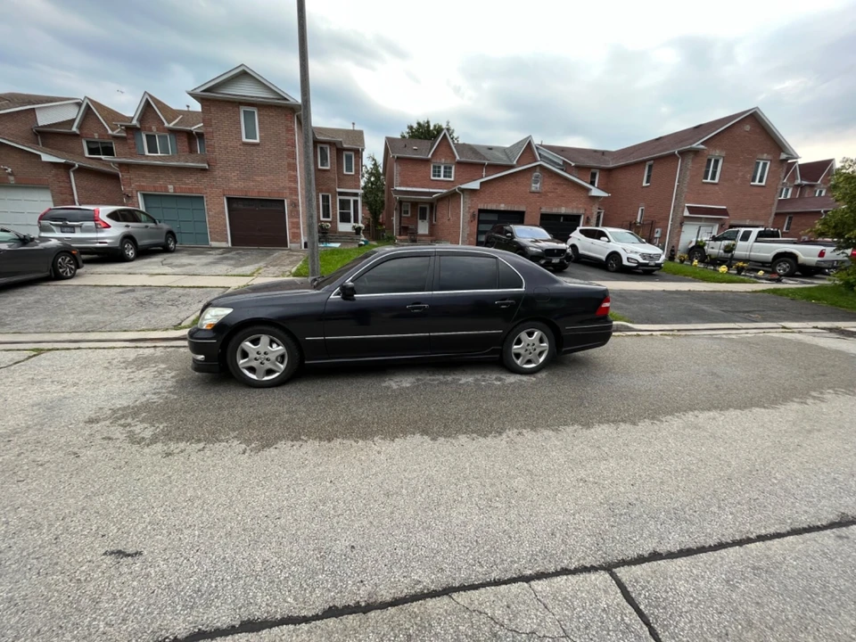 2005 Lexus LS 3rd Gen - Image 9 of 11