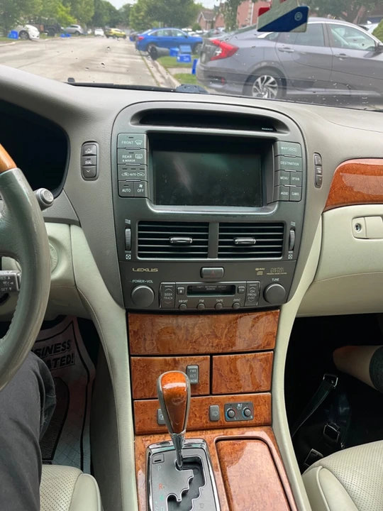 2005 Lexus LS 3rd Gen - Image 2 of 11