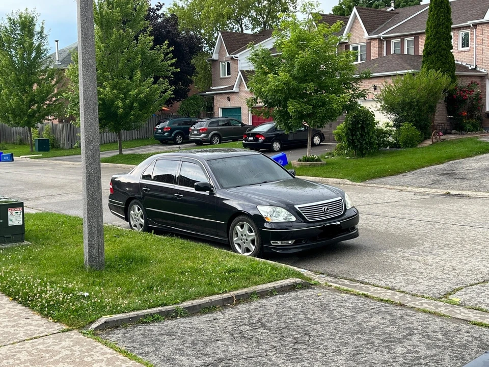 2005 Lexus LS 3rd Gen - Image 11 of 11
