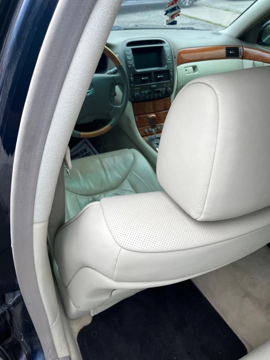 2005 Lexus LS 3rd Gen - Image 5 of 11