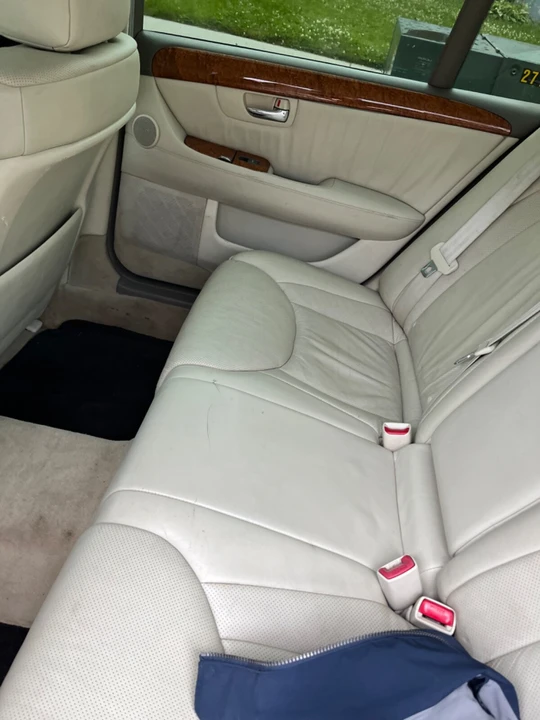 2005 Lexus LS 3rd Gen - Image 6 of 11
