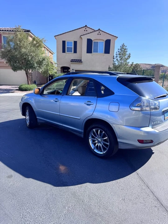 2005 Lexus RX 2nd Gen - Image 2 of 10