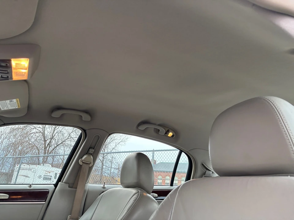 2005 Lincoln Town Car - Image 16 of 27