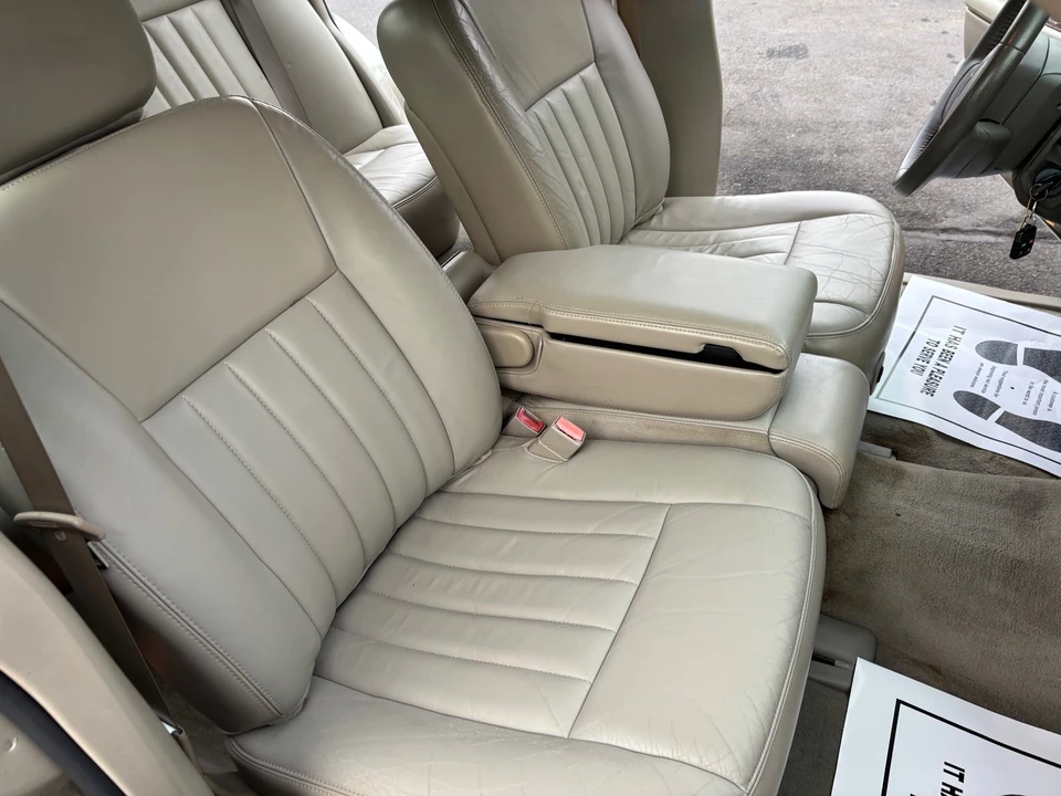 2005 Lincoln Town Car - Image 27 of 27